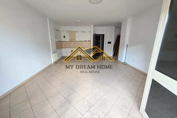 Appartamento in vendita a Durazzo 2+1, Vuoto