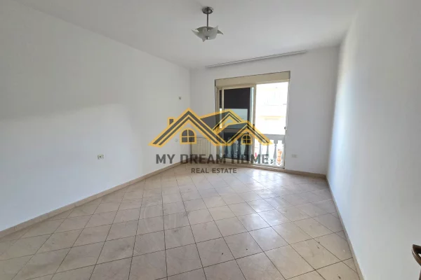 Appartamento in vendita a Durazzo 2+1, Vuoto