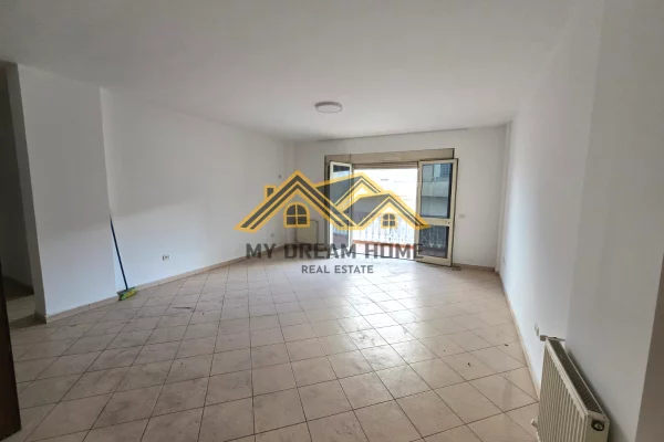 Appartamento in vendita a Durazzo 2+1, Vuoto