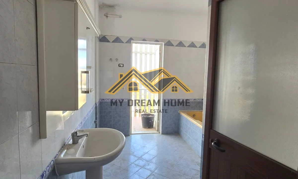 Appartamento in vendita a Durazzo 2+1, Vuoto