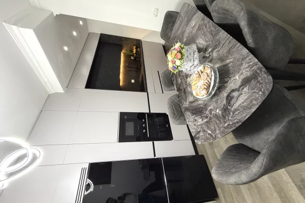 Appartamento in vendita a Tirana 2+1, Arredato