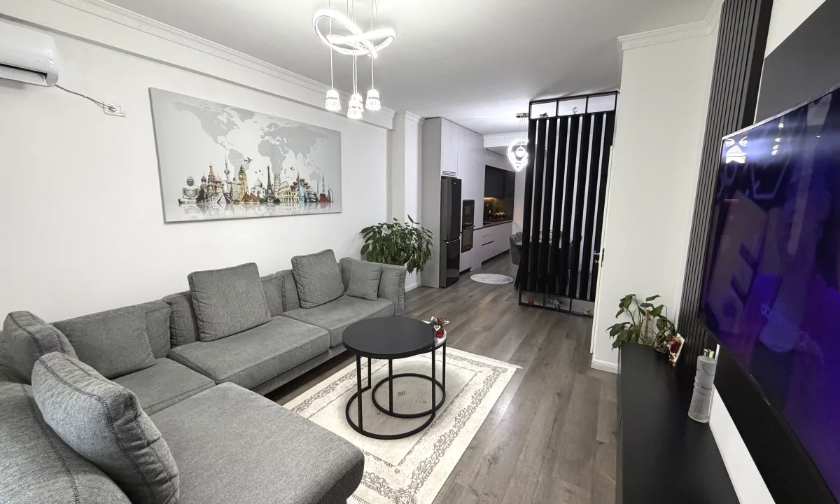 Appartamento in vendita a Tirana 2+1, Arredato