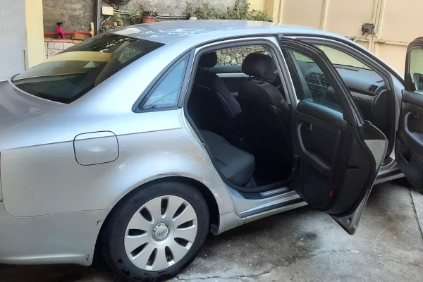 Auto in Vendita a Tirana, Audi, 2005 Diesel,Kambio Manual Pagamento 250,000  Leke.