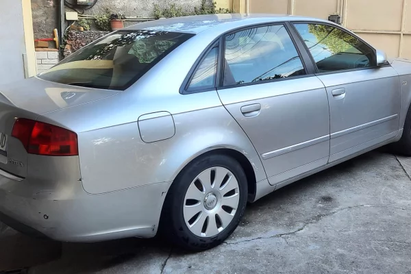 Auto in Vendita a Tirana, Audi, 2005 Diesel,Kambio Manual Pagamento 250,000  Leke.