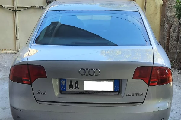 Auto in Vendita a Tirana, Audi, 2005 Diesel,Kambio Manual Pagamento 250,000  Leke.