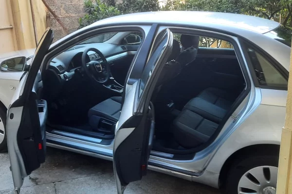 Auto in Vendita a Tirana, Audi, 2005 Diesel,Kambio Manual Pagamento 250,000  Leke.