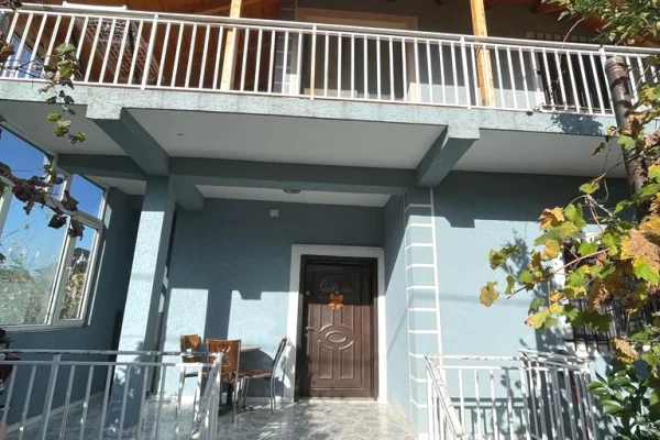 Shtepi me qera Shtepi Private ne Tirane, 3+1, Mobilimi E mobiluar, Pagesa 35,000  Leke.