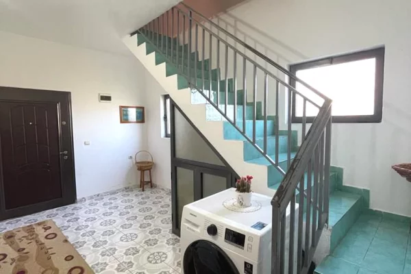 Shtepi me qera Shtepi Private ne Tirane, 3+1, Mobilimi E mobiluar, Pagesa 35,000  Leke.