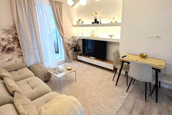 Appartamento in vendita a Tirana 2+1, Arredato