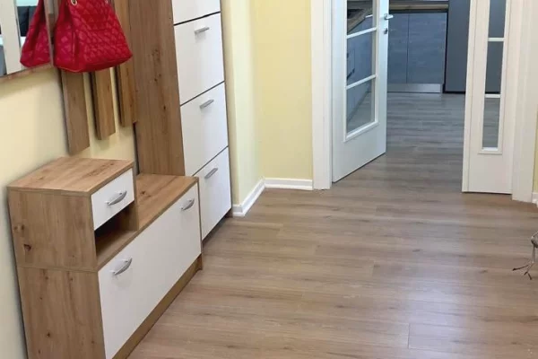 Shtepi me qera Apartament ne Tirane, 2+1, Mobilimi E mobiluar, Pagesa 550  Euro.