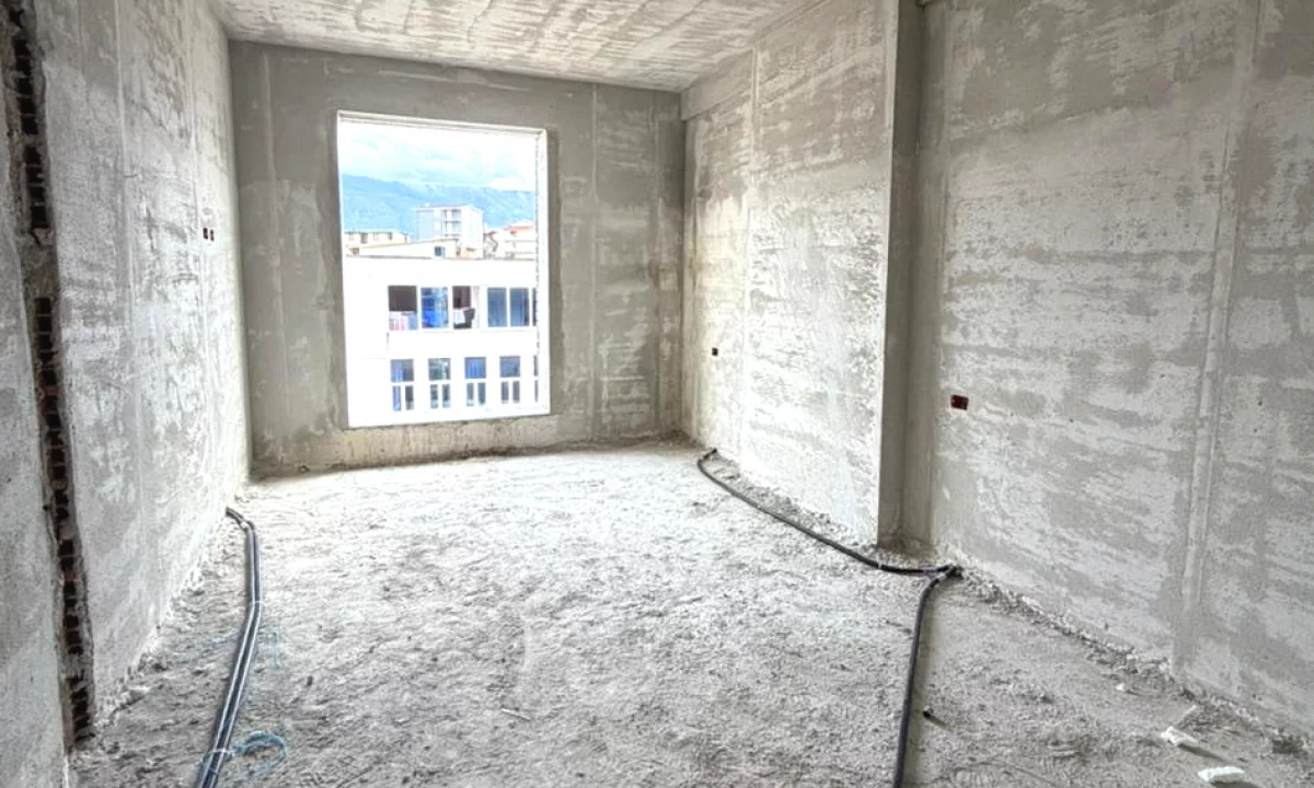 Shtepi ne shitje Apartament ne Tirane, 2+1, Mobilimi Bosh, pa mobiluar, Pagesa 116,800  Euro.