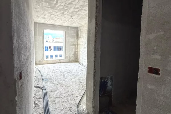 Shtepi ne shitje Apartament ne Tirane, 2+1, Mobilimi Bosh, pa mobiluar, Pagesa 116,800  Euro.