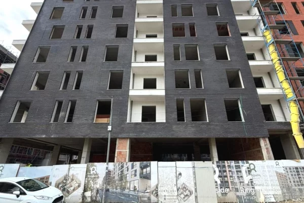 Shtepi ne shitje Apartament ne Tirane, 2+1, Mobilimi Bosh, pa mobiluar, Pagesa 116,800  Euro.