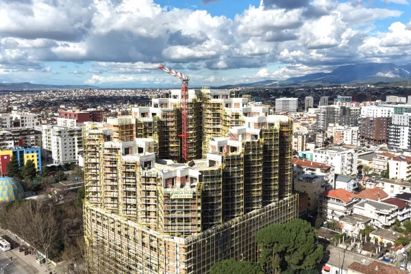 Shtepi ne shitje Apartament ne Tirane, 2+1, Mobilimi Bosh, pa mobiluar, Pagesa 202,000  Euro.