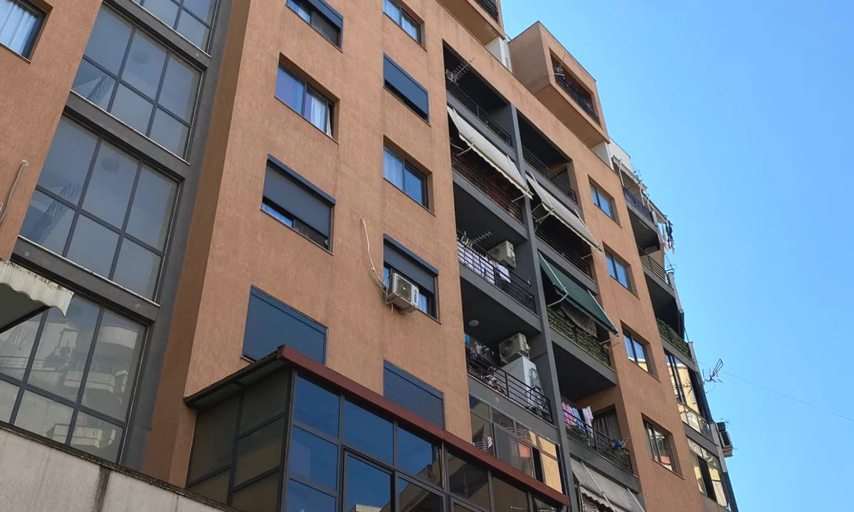 Shtepi ne shitje Apartament ne Tirane, 2+1, Mobilimi E mobiluar, Pagesa 182,000  Euro.