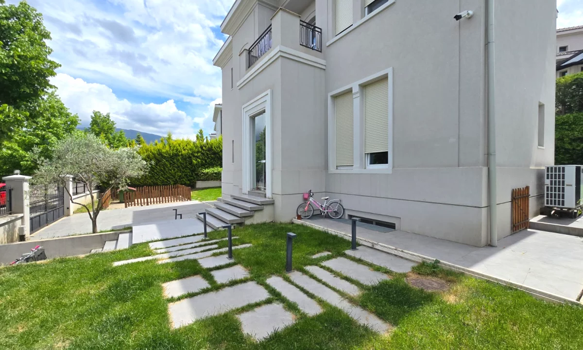 Villa di lusso in vendita a Tirana 4+1, Arredato