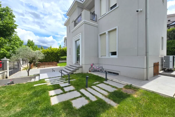 🏡 SHITET VILË LUKSOZE TEK ROLLING HILLS – TEG