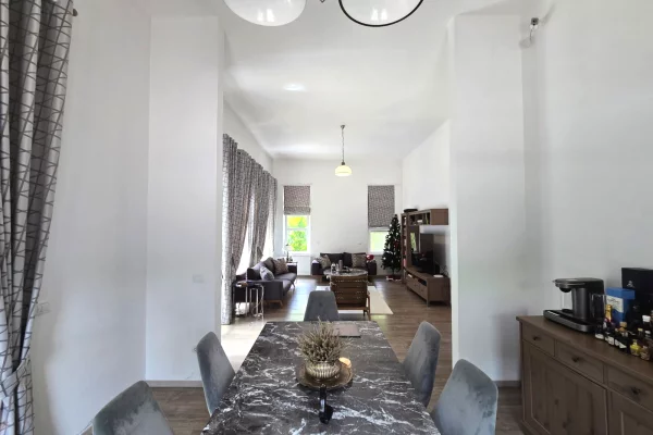 Villa di lusso in vendita a Tirana 4+1, Arredato