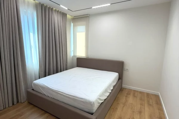Shtepi me qera Vila Luksoze ne Tirane, 4+1, Mobilimi E mobiluar, Pagesa 4,000  Euro.