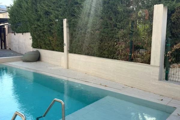 Shtepi me qera Vila Luksoze ne Tirane, 4+1, Mobilimi E mobiluar, Pagesa 4,000  Euro.