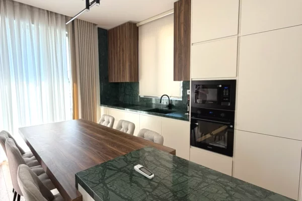 Shtepi me qera Vila Luksoze ne Tirane, 4+1, Mobilimi E mobiluar, Pagesa 4,000  Euro.