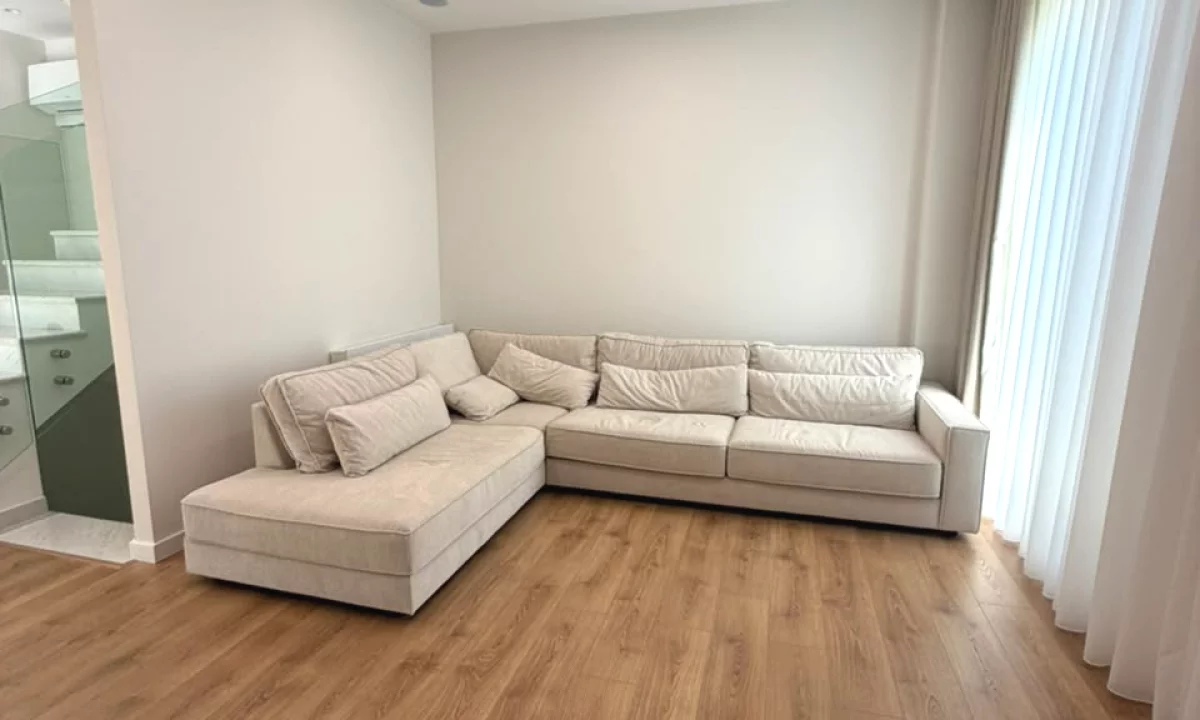 Shtepi me qera Vila Luksoze ne Tirane, 4+1, Mobilimi E mobiluar, Pagesa 4,000  Euro.