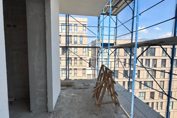 Shtepi ne shitje Apartament ne Tirane, 2+1, Mobilimi Bosh, pa mobiluar, Pagesa 172,390  Euro.