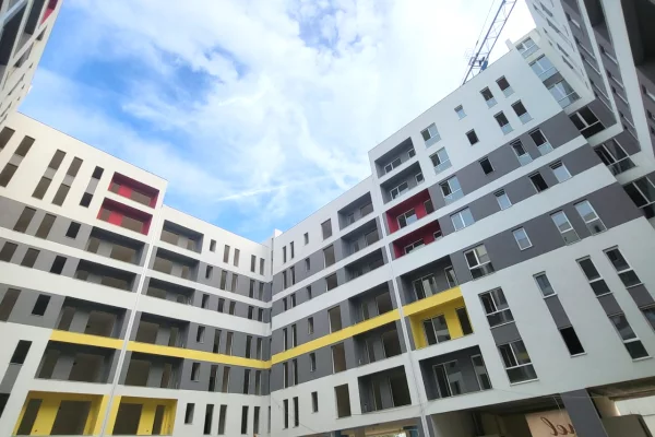 Shtepi ne shitje Apartament ne Tirane, 2+1, Mobilimi Bosh, pa mobiluar, Pagesa 140,000  Euro.