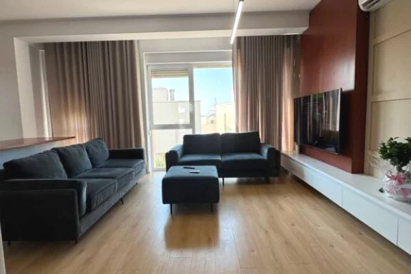 Shtepi me qera Vila Luksoze ne Tirane, 4+1, Mobilimi E mobiluar, Pagesa 250,000  Leke.
