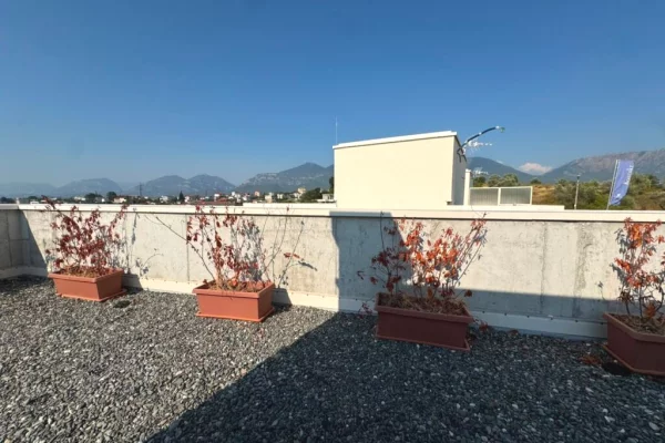 Shtepi me qera Vila Luksoze ne Tirane, 4+1, Mobilimi E mobiluar, Pagesa 250,000  Leke.