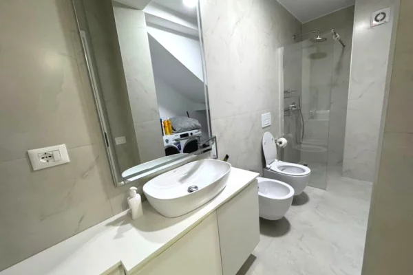 Shtepi me qera Vila Luksoze ne Tirane, 4+1, Mobilimi E mobiluar, Pagesa 250,000  Leke.