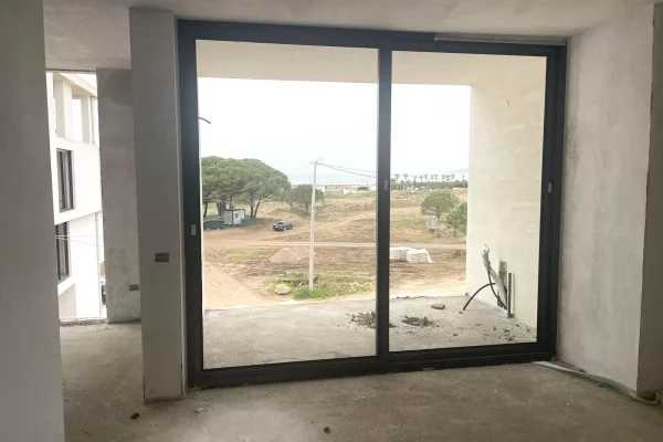 Shtepi ne shitje Apartament ne Durres, 1+1, Mobilimi Bosh, pa mobiluar, Pagesa 198,000  Euro.