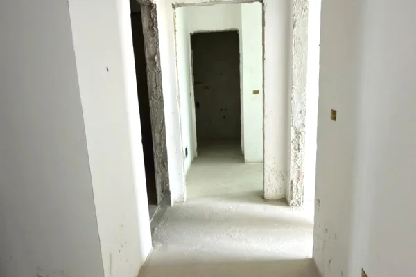 Shtepi ne shitje Apartament ne Tirane, 2+1, Mobilimi Bosh, pa mobiluar, Pagesa 290,000  Euro.