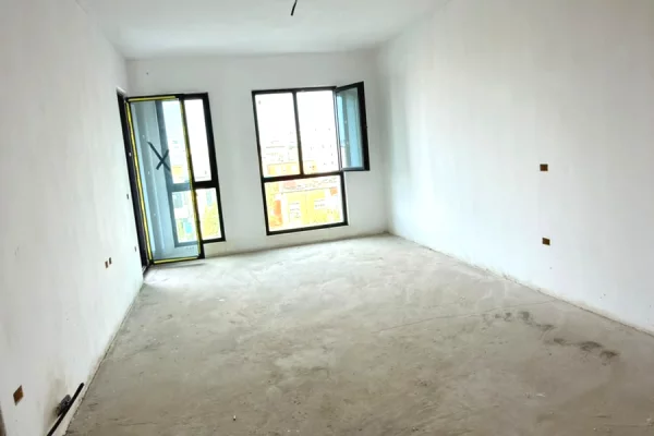 Shtepi ne shitje Apartament ne Tirane, 2+1, Mobilimi Bosh, pa mobiluar, Pagesa 290,000  Euro.