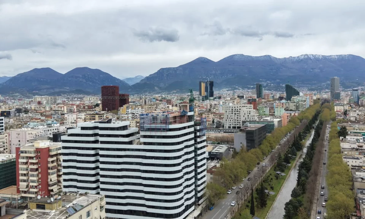 Shtepi ne shitje Apartament ne Tirane, 1+1, Mobilimi Bosh, pa mobiluar, Pagesa 190,000  Euro.