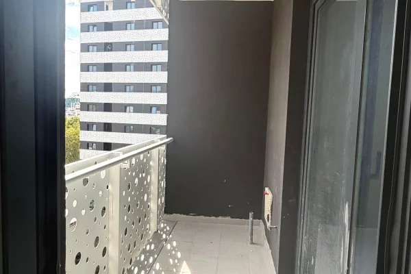 Shtepi ne shitje Apartament ne Tirane, 1+1, Mobilimi Bosh, pa mobiluar, Pagesa 190,000  Euro.