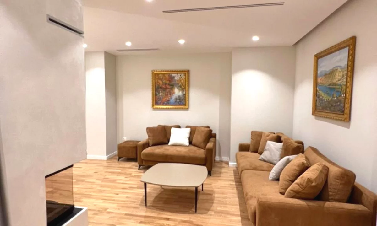 Shtepi me qera Apartament ne Tirane, 3+1, Mobilimi E mobiluar, Pagesa 250,000  Leke.