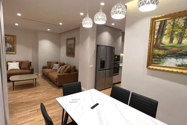 Shtepi me qera Apartament ne Tirane, 3+1, Mobilimi E mobiluar, Pagesa 250,000  Leke.
