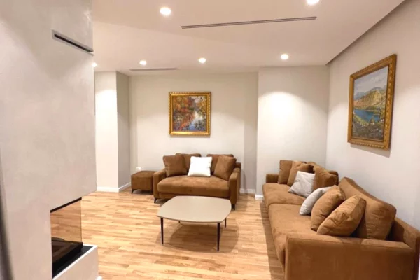 Shtepi me qera 3+1 ne Tirane - 250,000 Leke