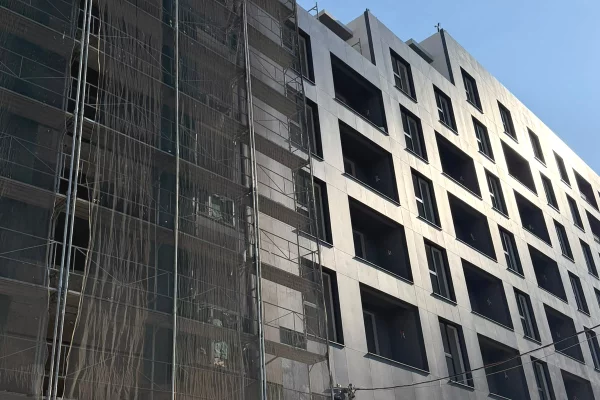 Shtepi ne shitje Apartament ne Tirane, 2+1, Mobilimi Bosh, pa mobiluar, Pagesa 115,000  Euro.