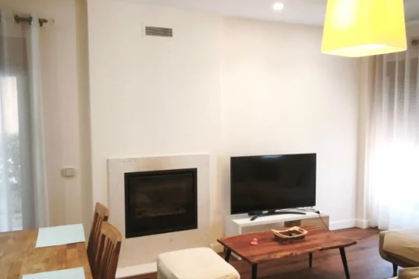 Shtepi me qera Vila Luksoze ne Tirane, 3+1, Mobilimi E mobiluar, Pagesa 2,000  Euro.