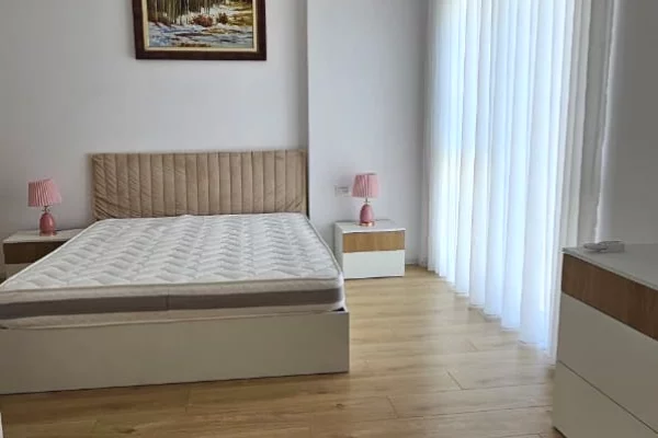 Shtepi me qera Vila Luksoze ne Tirane, 3+1, Mobilimi E mobiluar, Pagesa 1,500  Euro.