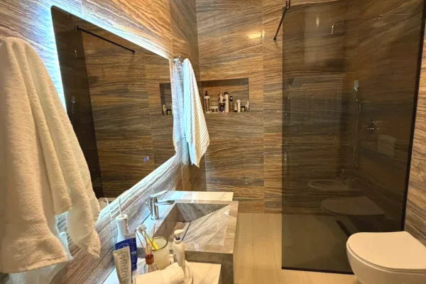 Shtepi ne shitje Apartament ne Tirane, 2+1, Mobilimi E mobiluar, Pagesa 320,000  Euro.