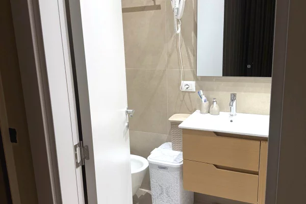 Shtepi me qera Apartament ne Tirane, 2+1, Mobilimi E mobiluar, Pagesa 90,000  Leke.