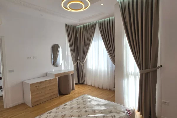 Shtepi me qera Vila Luksoze ne Tirane, 5+1, Mobilimi E mobiluar, Pagesa 3,500  Euro.