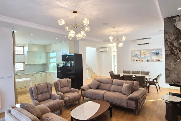 Shtepi me qera Vila Luksoze ne Tirane, 5+1, Mobilimi E mobiluar, Pagesa 3,500  Euro.