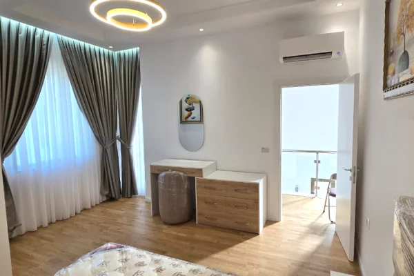 Shtepi me qera Vila Luksoze ne Tirane, 4+1, Mobilimi E mobiluar, Pagesa 3,500  Euro.