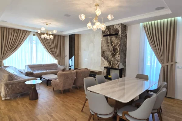 Shtepi me qera Vila Luksoze ne Tirane, 4+1, Mobilimi E mobiluar, Pagesa 3,500  Euro.