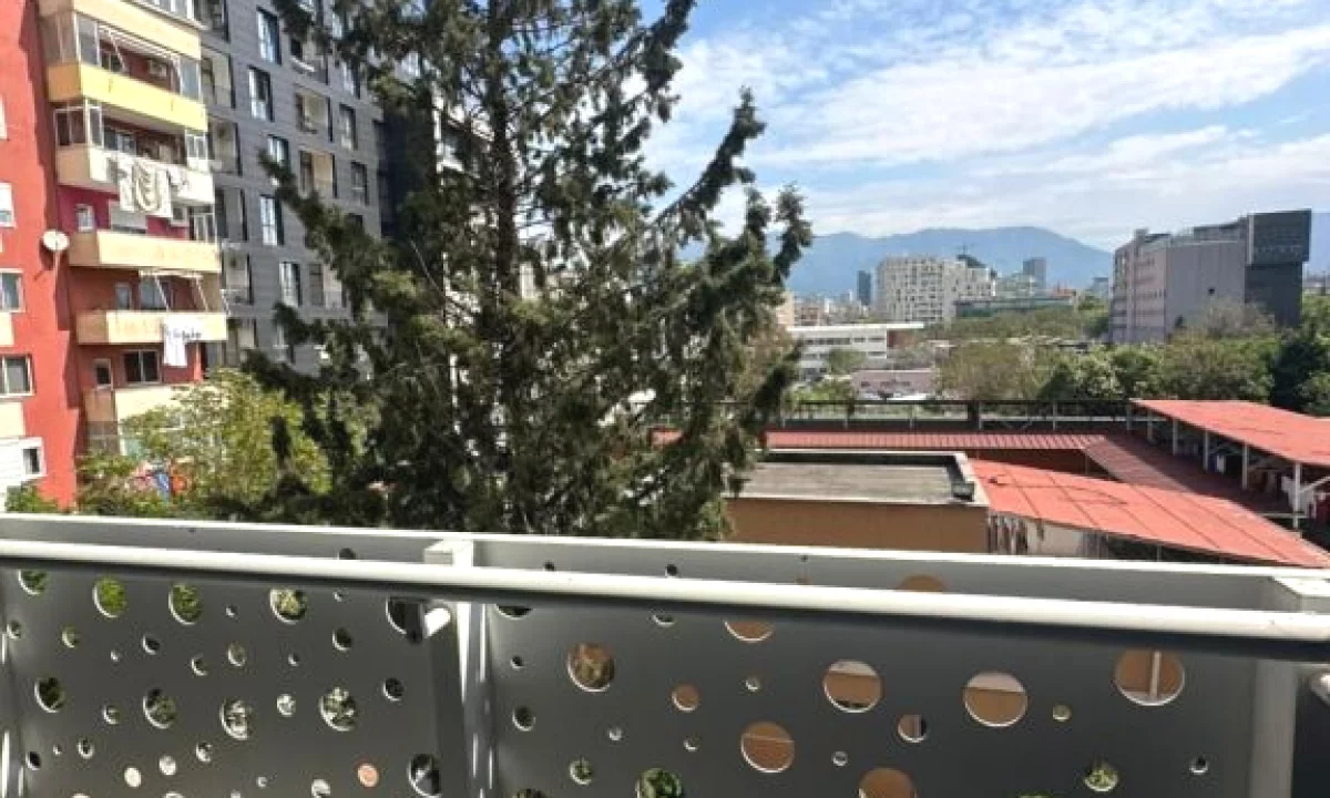 Shtepi ne shitje Apartament ne Tirane, 1+1, Mobilimi Bosh, pa mobiluar, Pagesa 170,000  Euro.