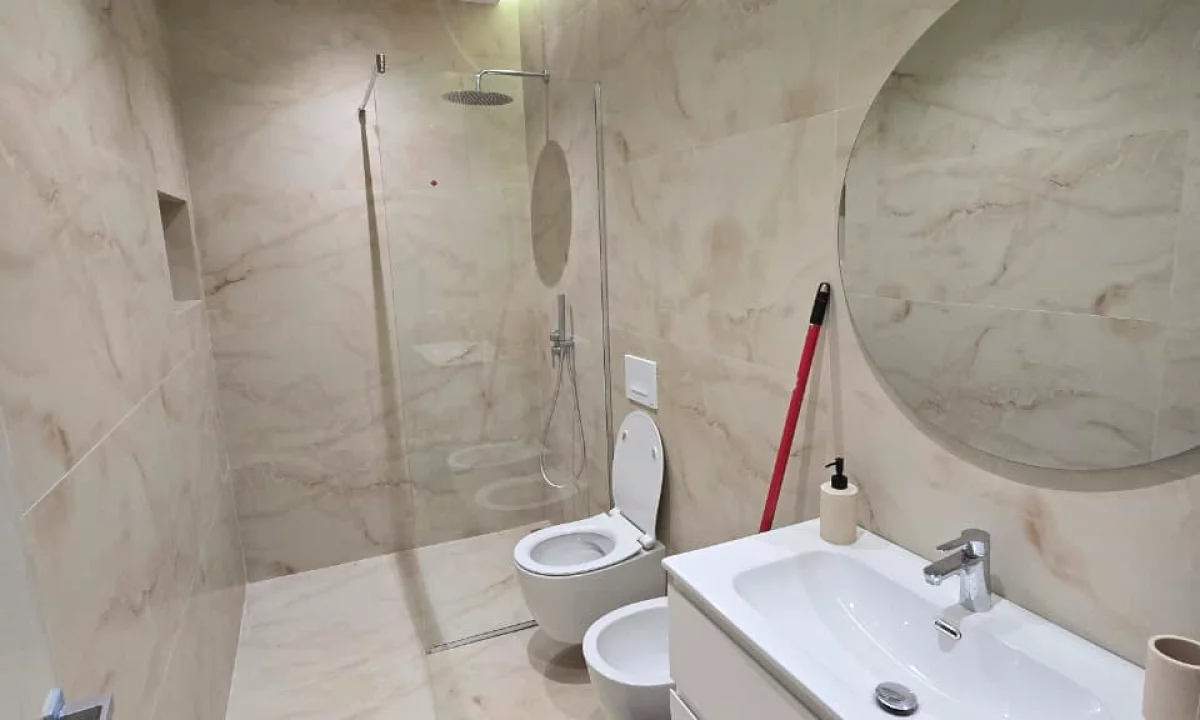 Shtepi me qera Apartament ne Tirane, 2+1, Mobilimi E mobiluar, Pagesa 900  Euro.